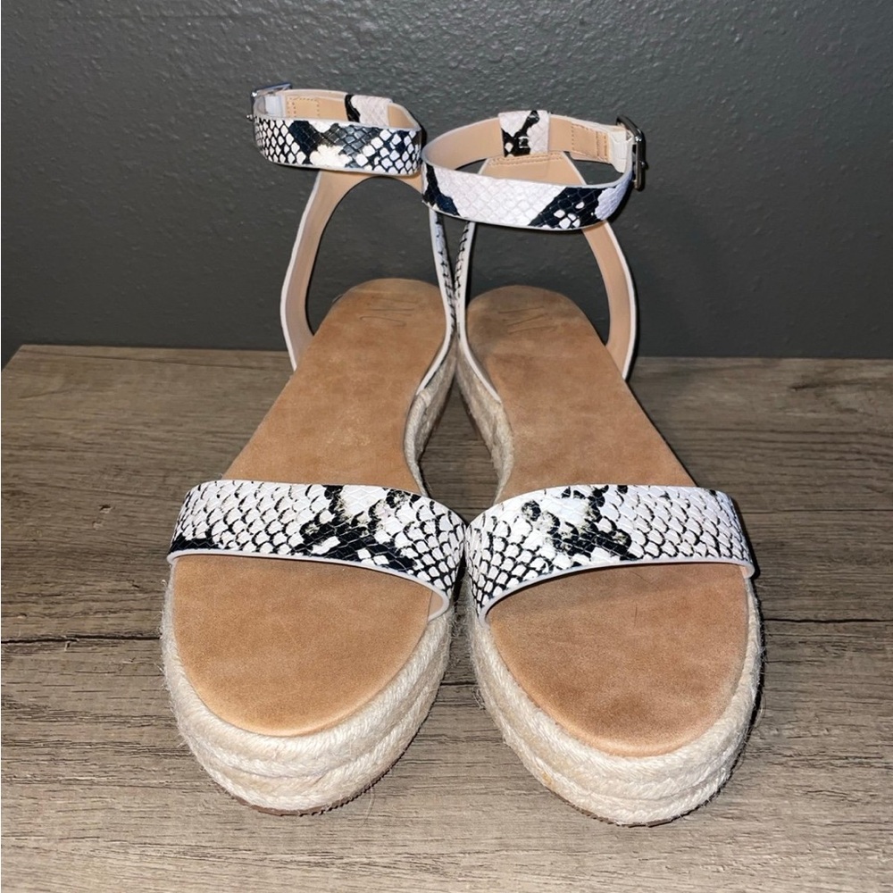 Stylish Snake Print Platform Sandals